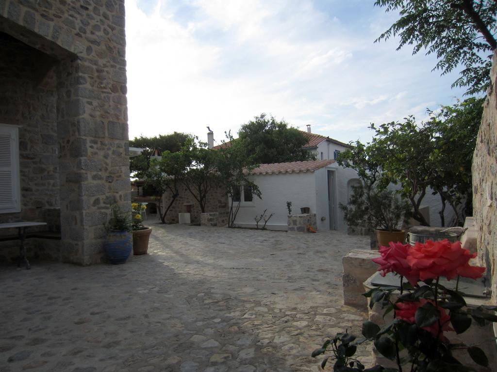 Kiki'S Houses Vlichos Hidra Exterior foto